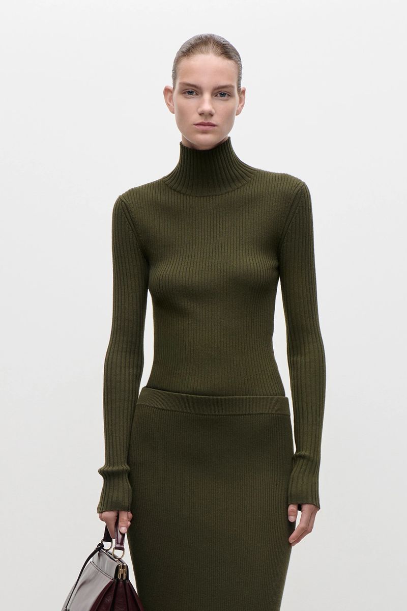 Feiner Rippstrick-Rollkragenpullover