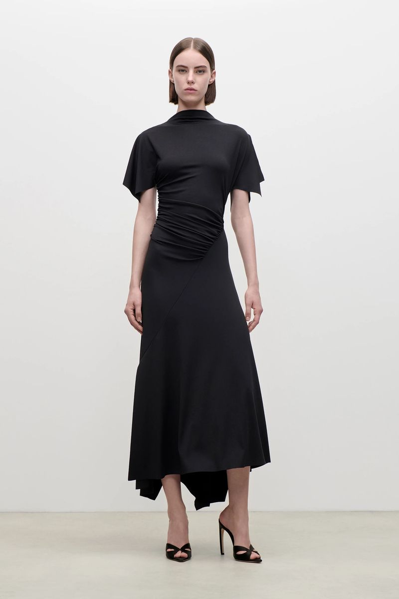 Fließendes Midikleid mit Raffung