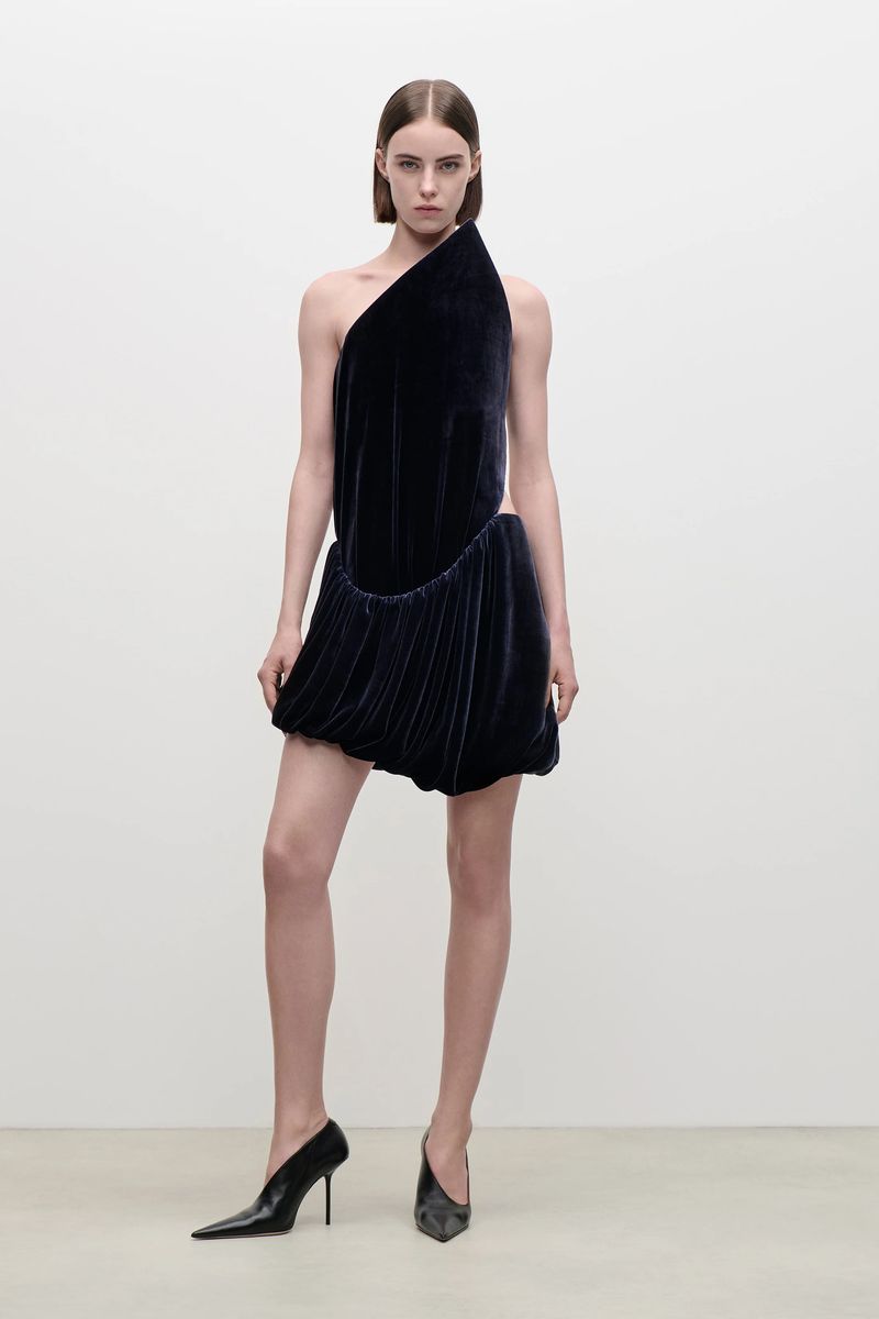Asymmetrisches Samt-Mini-Ballonkleid