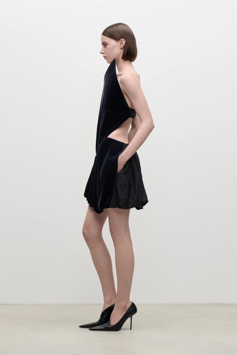 Asymmetrisches Samt-Mini-Ballonkleid