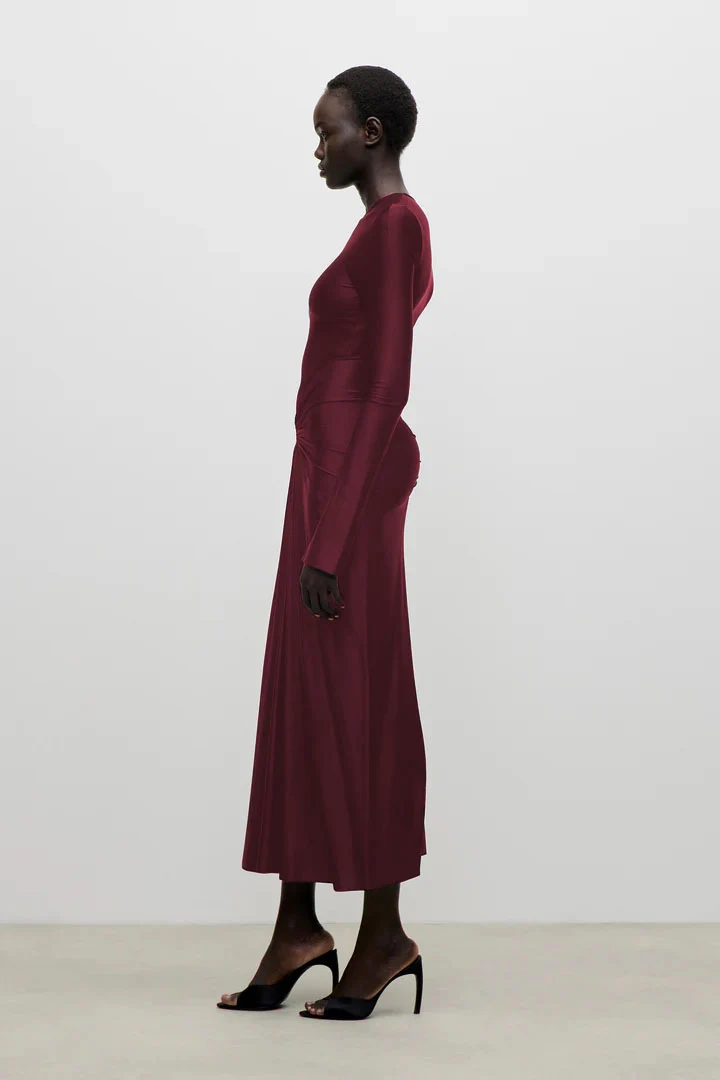 Elegantes Midikleid mit Glanzeffekt