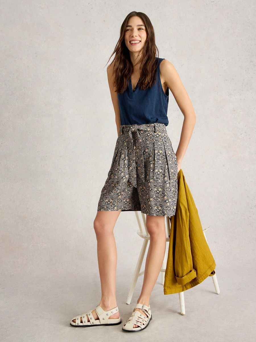 Bedruckte Shorts mit Bindegürtel