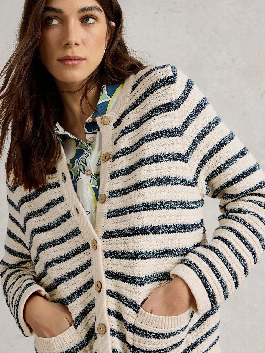 Gestreifte Bio-Baumwoll-Strickjacke mit Knöpfen