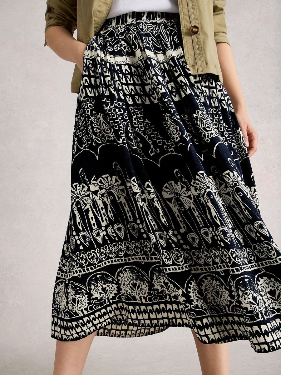 Fließender Midirock mit artisanalem Print
