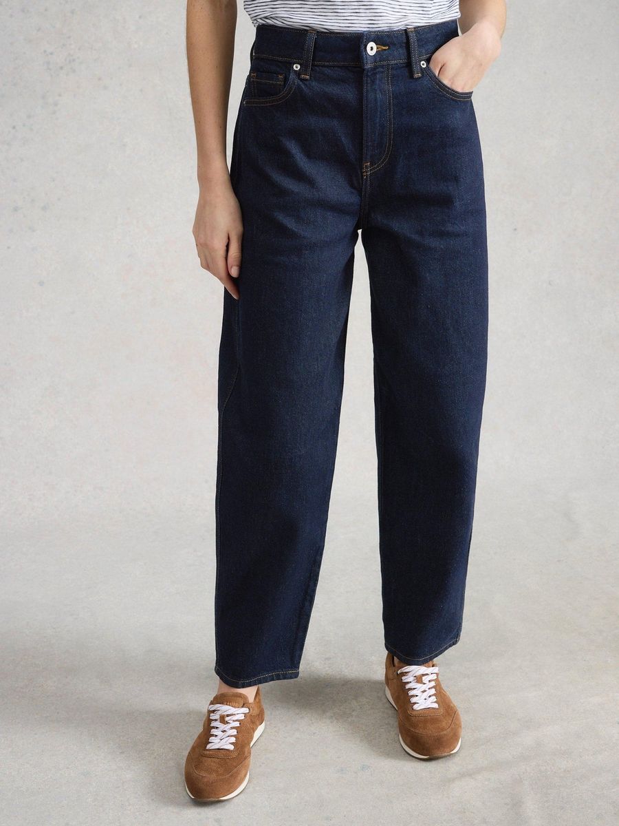 Hochgeschnittene Jeans im Barrel-Schnitt