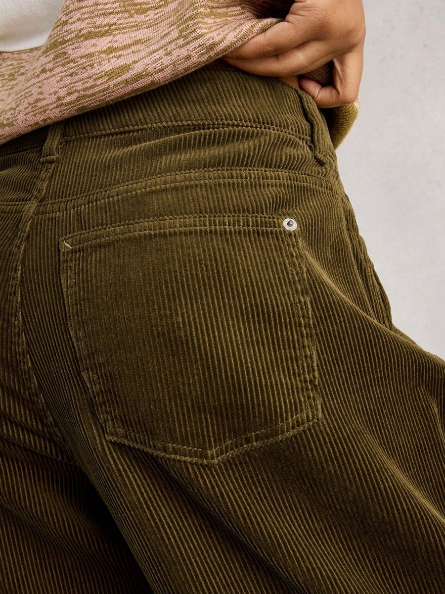 Cordhose mit weitem Bein