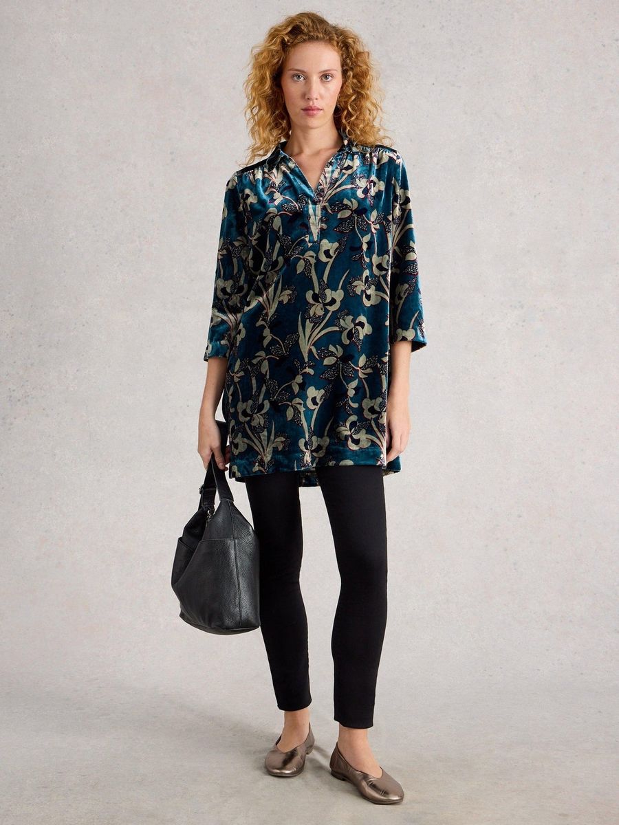 Elegante Samttunika mit Blumenmuster