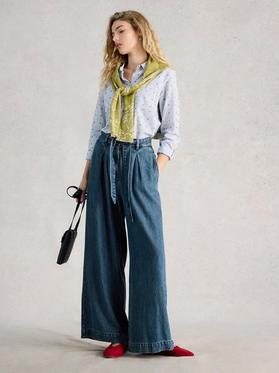 Fließende High-Waist-Jeans mit weitem Bein