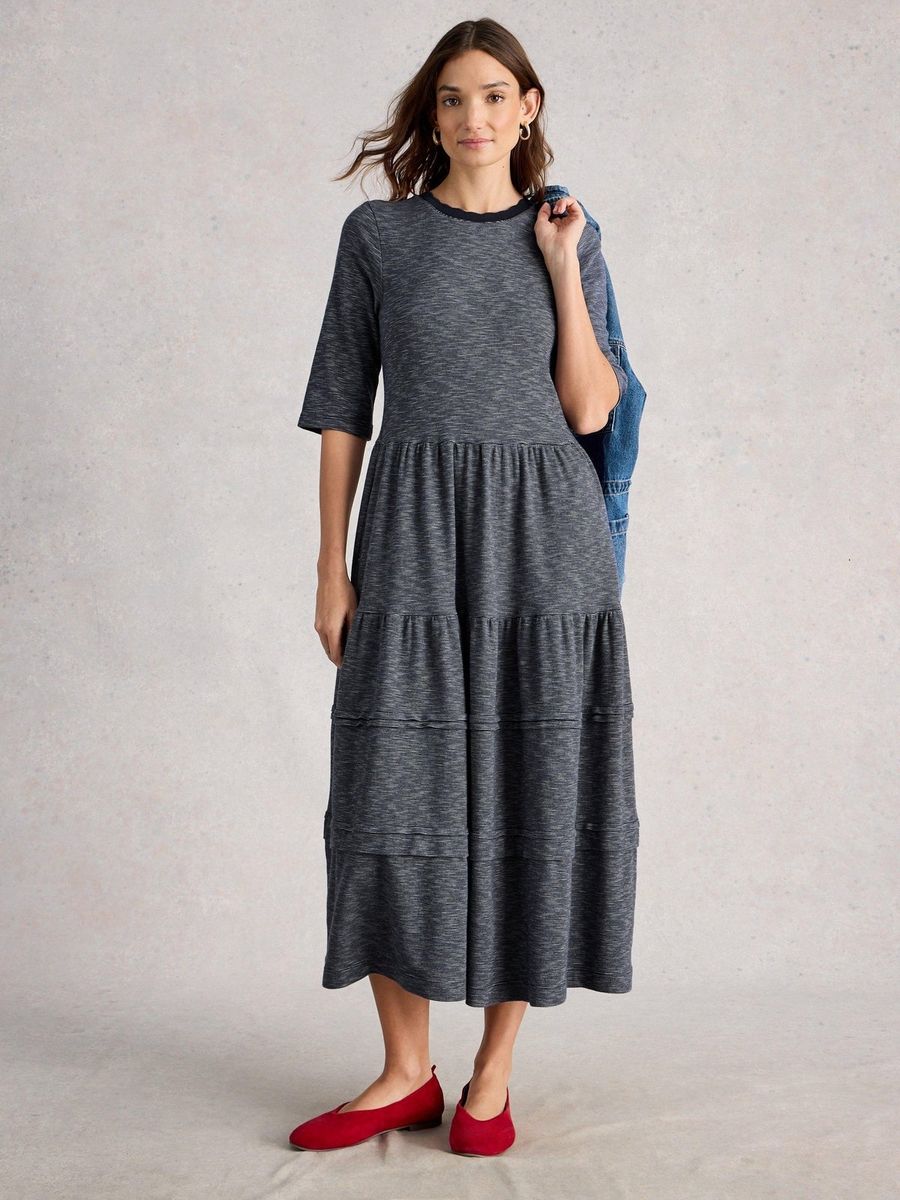 Gestuftes Gestreiftes Jersey-Midikleid