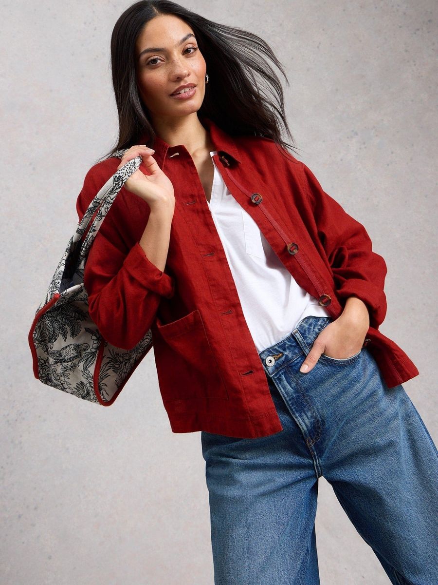 Kurze Leinenjacke mit aufgesetzten Taschen