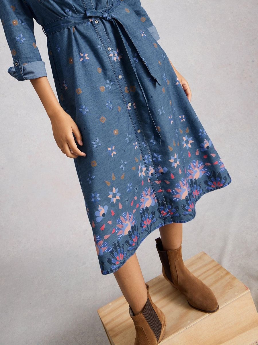 Besticktes Jeans-Midikleid in Hemdblusenform