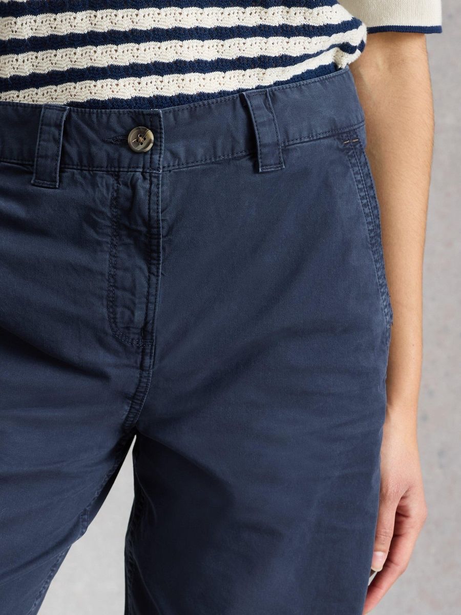 Knielange Chino-Shorts aus Stretch-Baumwolle