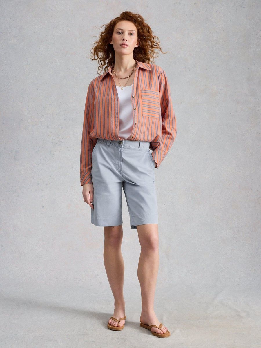Klassische knielange Chino-Shorts
