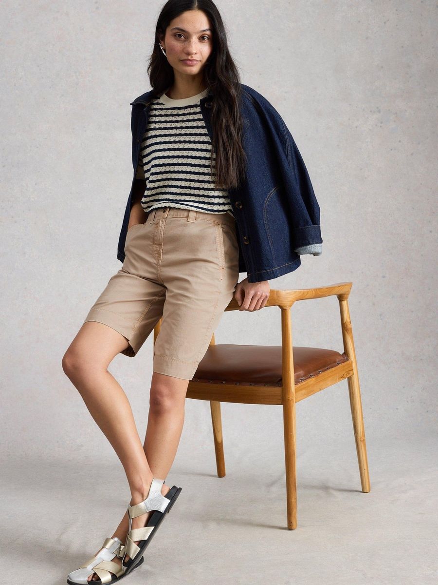 Klassische knielange Chino-Shorts
