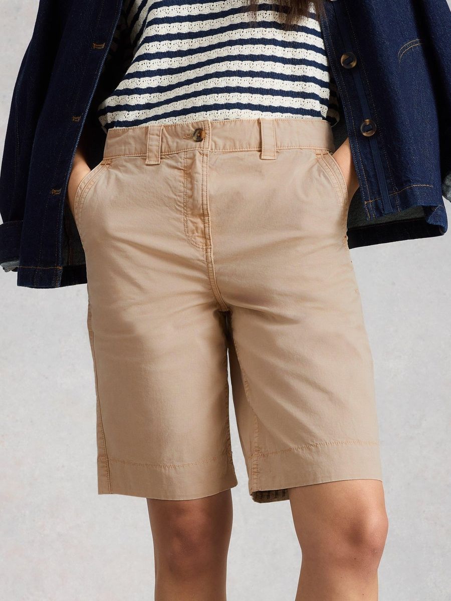 Klassische knielange Chino-Shorts