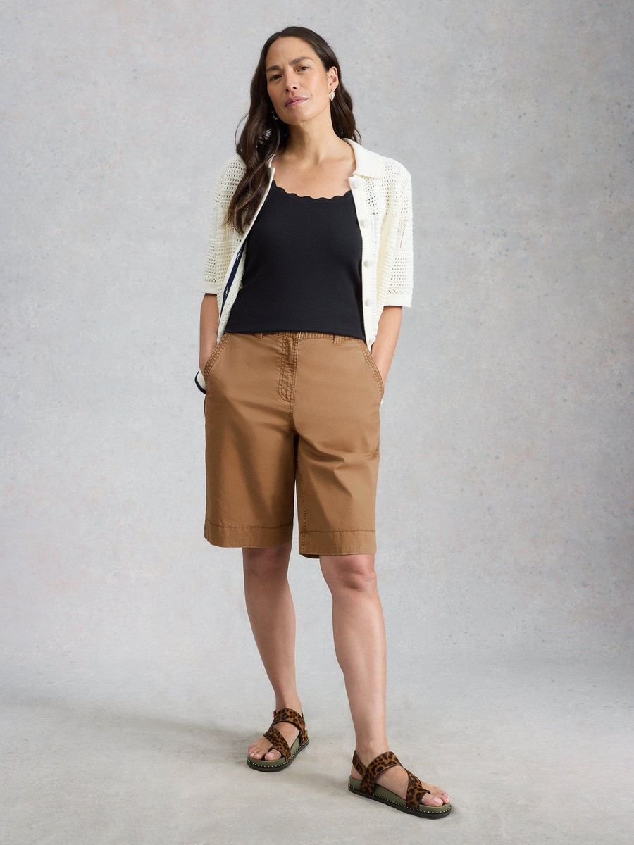 Klassische knielange Chino-Shorts