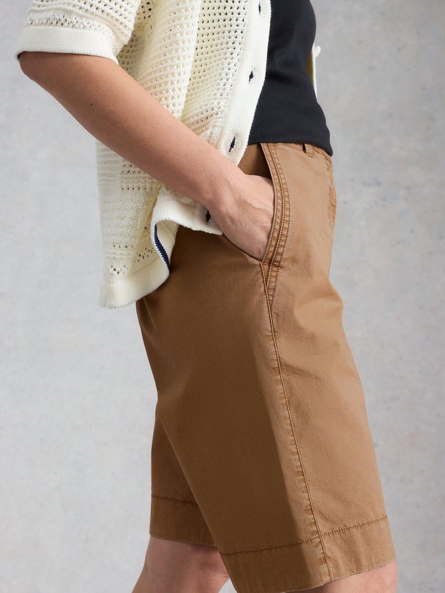 Klassische knielange Chino-Shorts