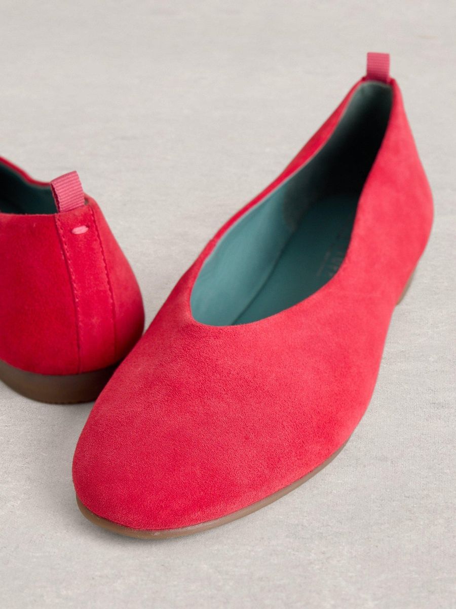 Klassische Wildlederballerinas mit spitzer Kappe