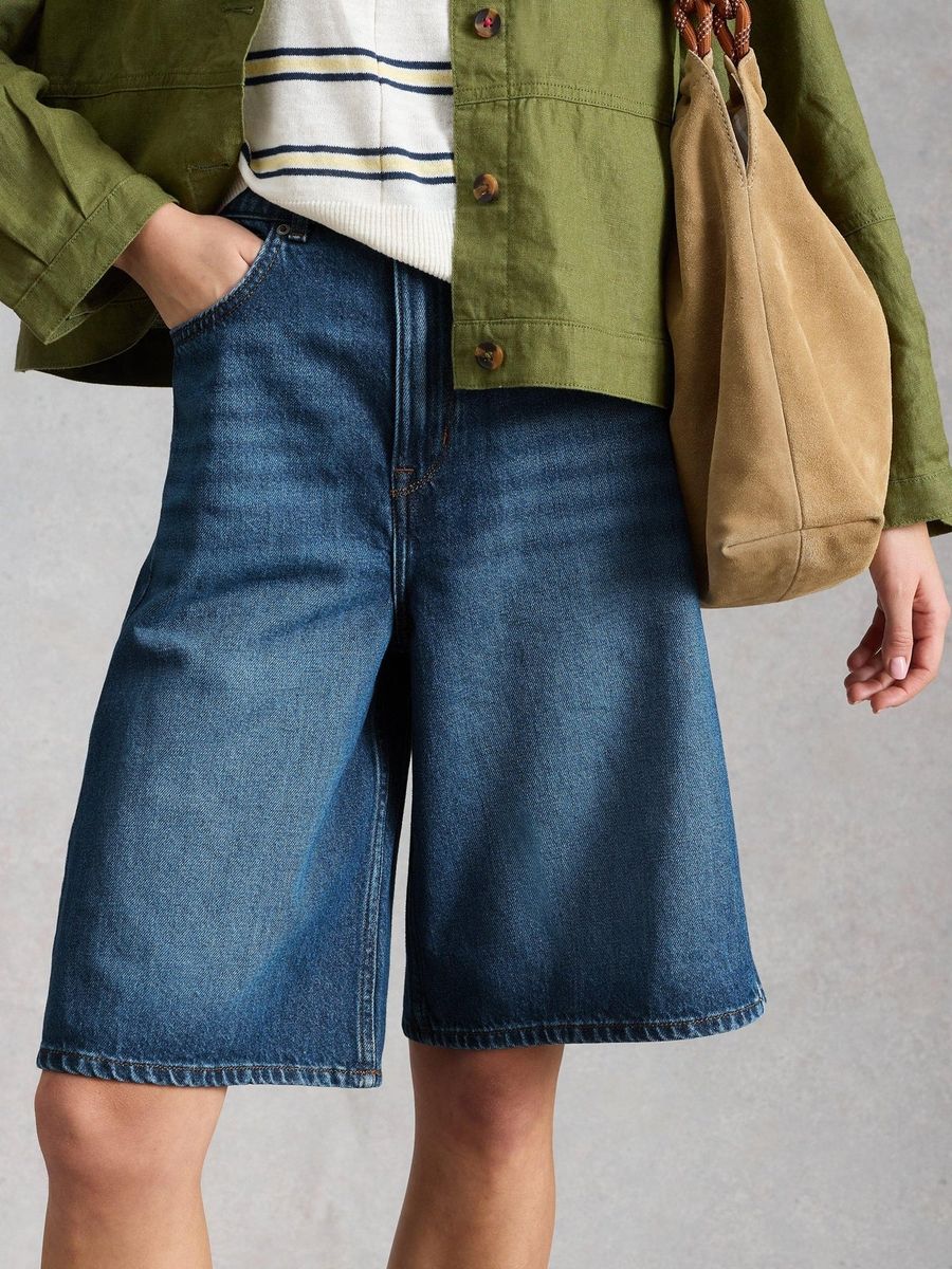 Ausgestellte Jeans-Bermuda-Shorts