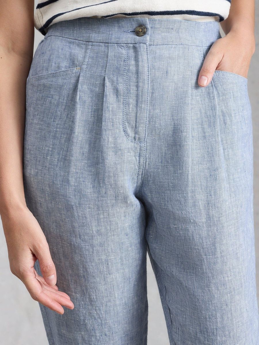 Hochgeschnittene Leinenhose mit Bundfalten