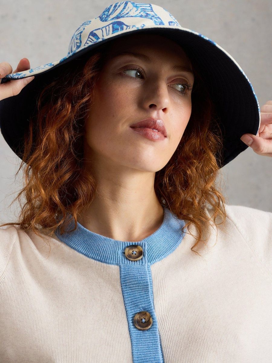 Kurzarm-Strickjacke mit Kontrastbündchen