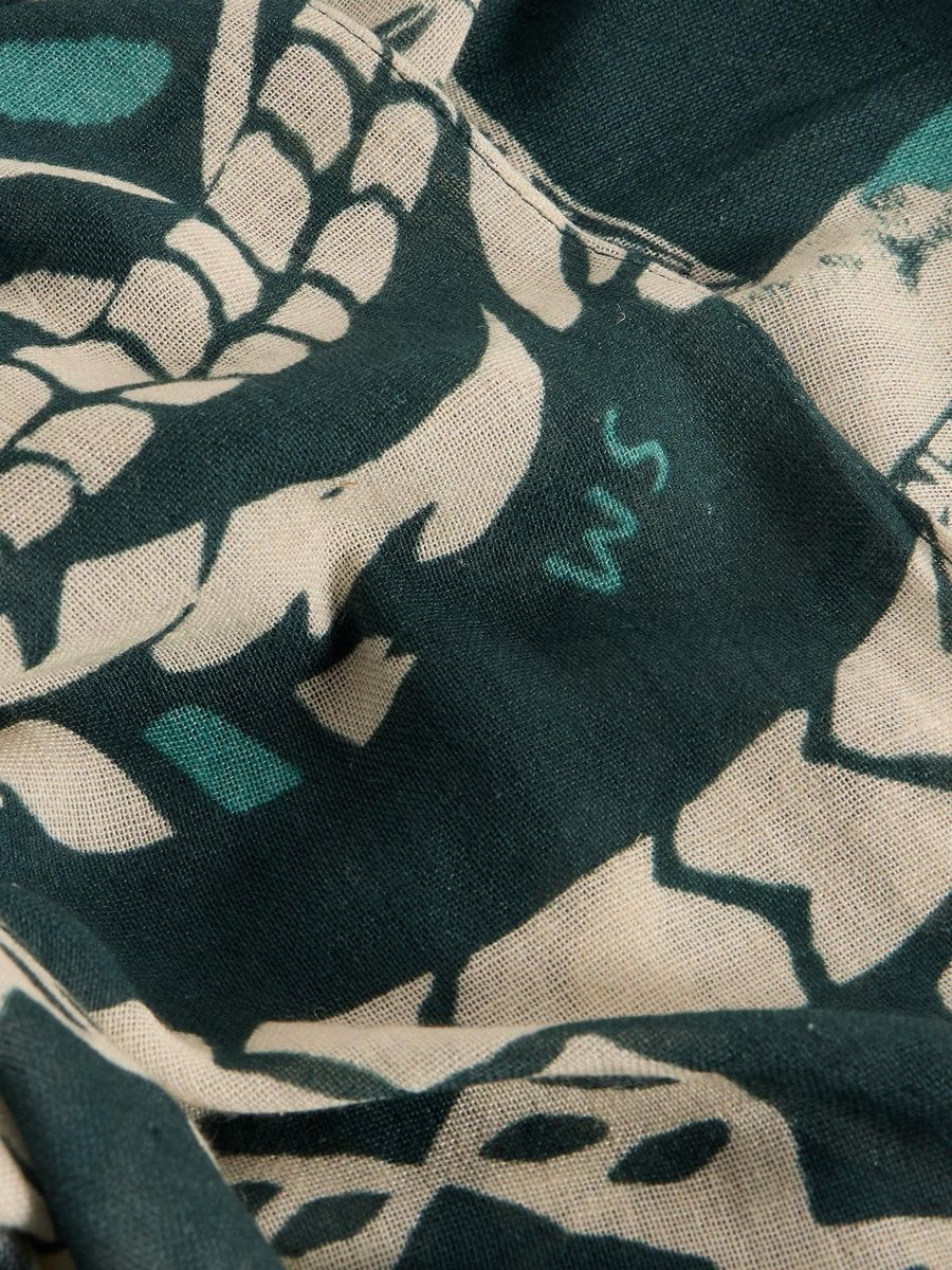 Leichter Schal mit botanischem Print
