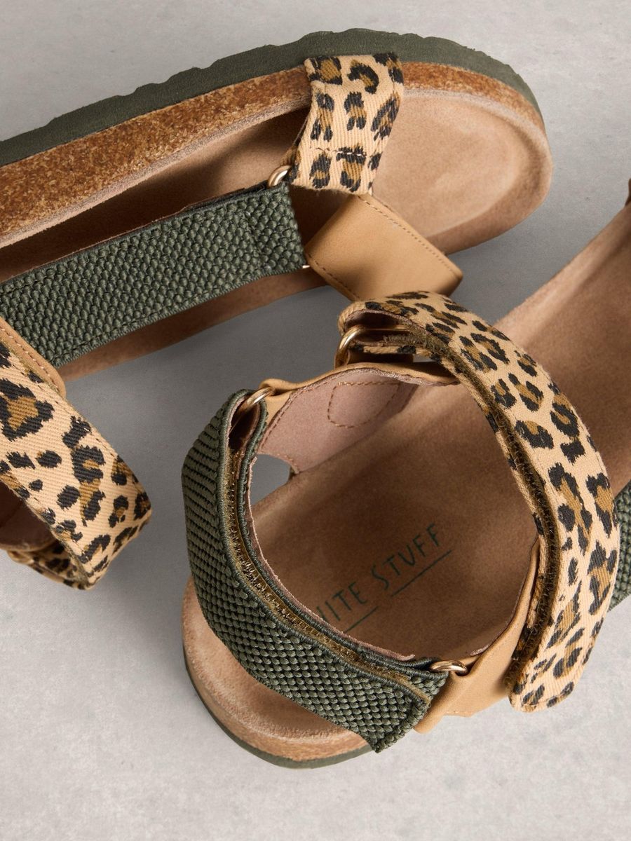 Trekking-Sandalen mit Leopardenmuster und Fußbett