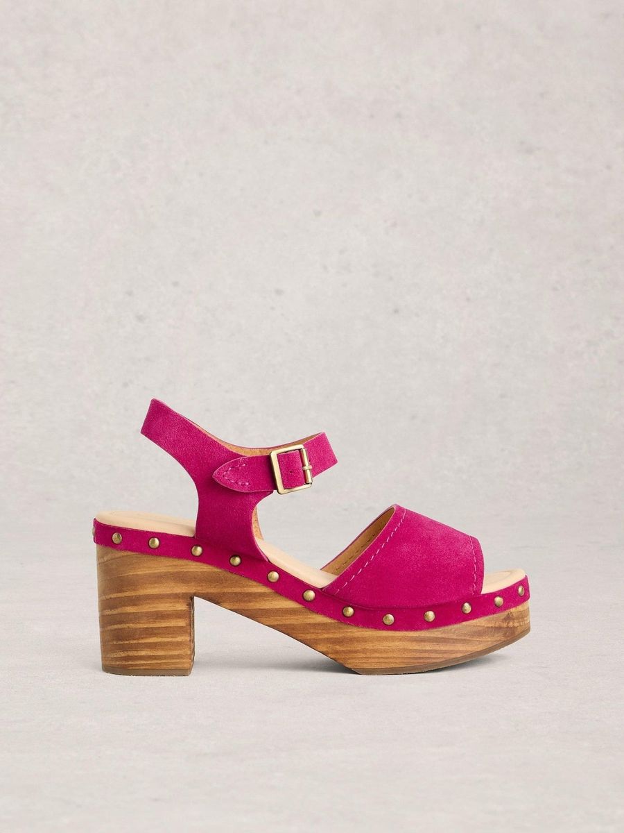 Plateau-Clogs mit Nietenbesatz