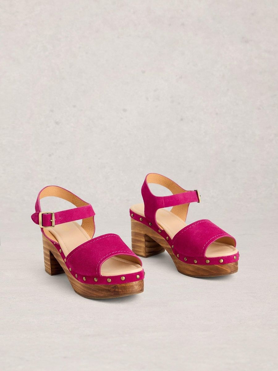 Plateau-Clogs mit Nietenbesatz