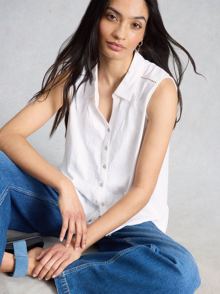 Ärmellose Bluse mit Stickerei