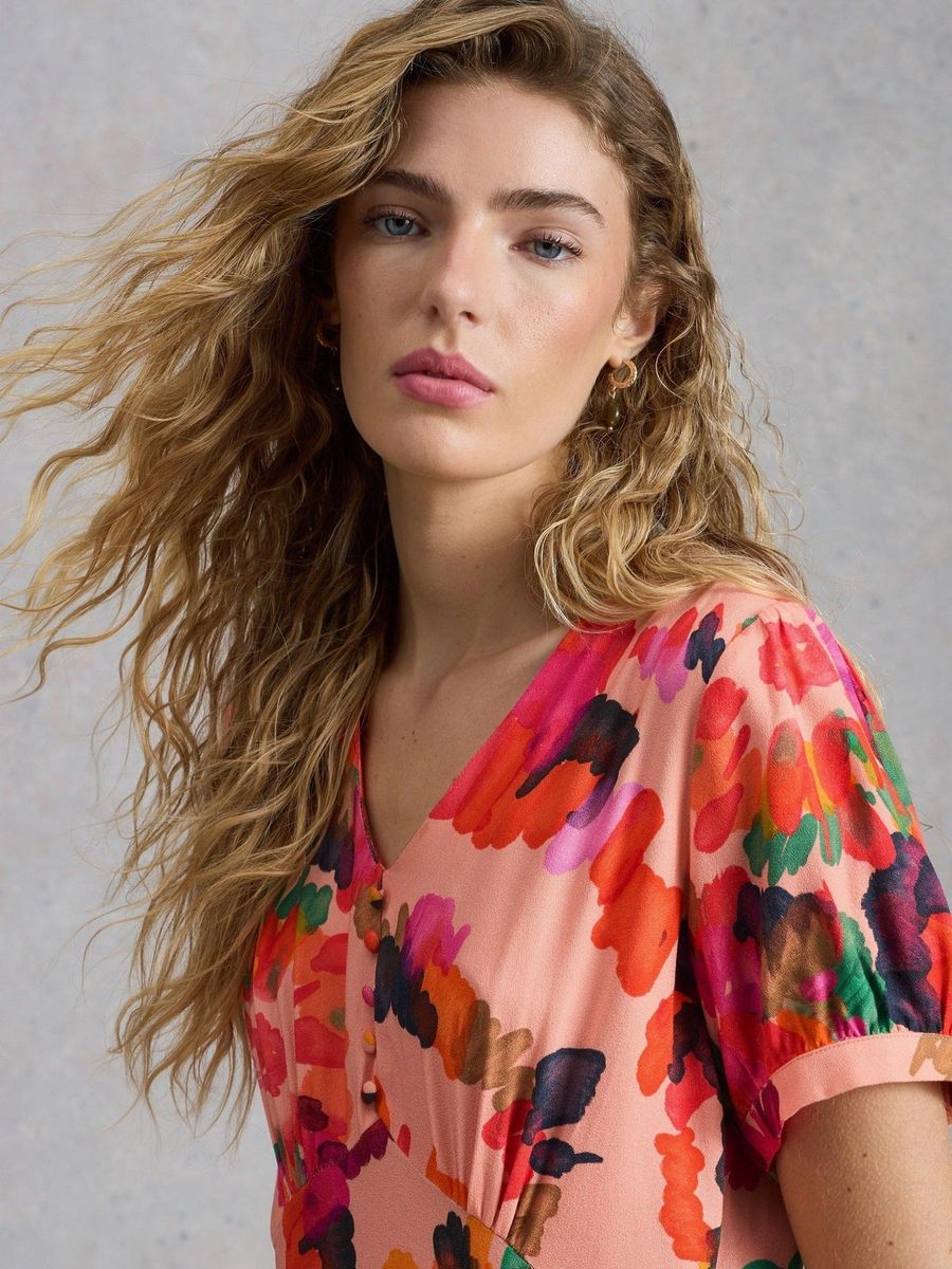 Farbenfrohes Floral-Maxikleid mit Empire-Taille