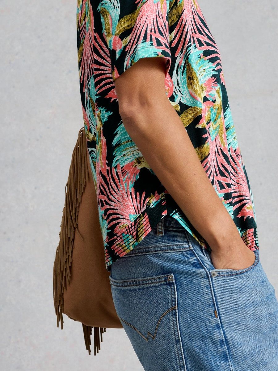T-Shirt mit Tropenprint und Ausschnitt