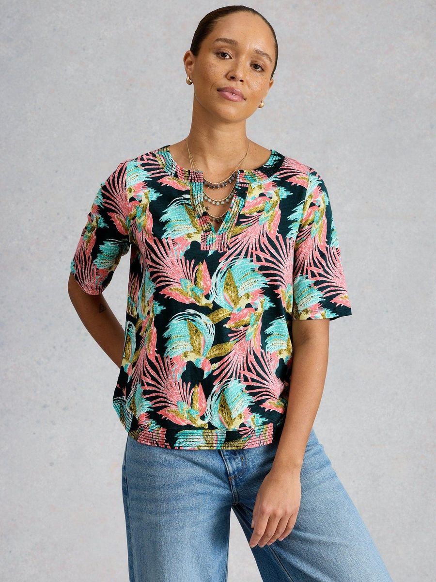 T-Shirt mit Tropenprint und Ausschnitt
