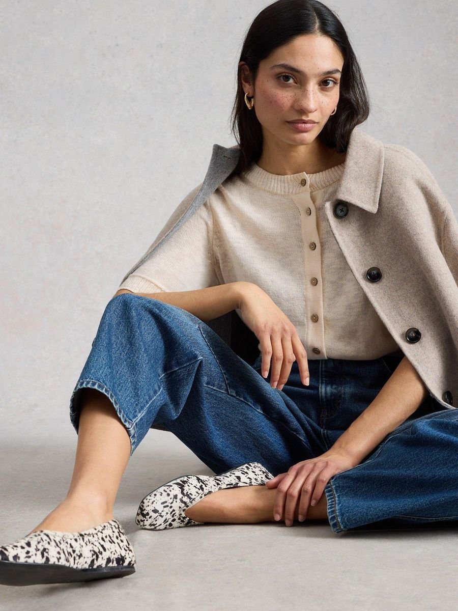 Kurzärmelige Strickjacke mit Knopfleiste