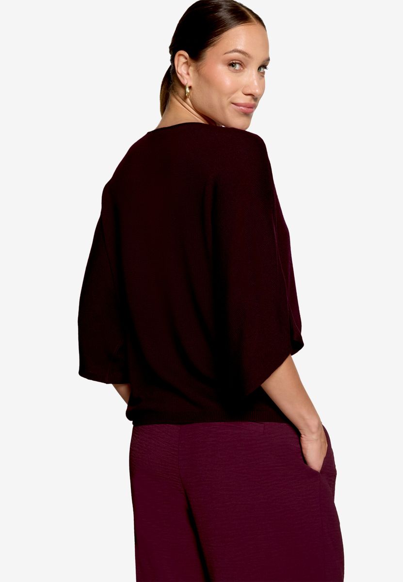Leichter Strickpullover mit Fledermausärmeln