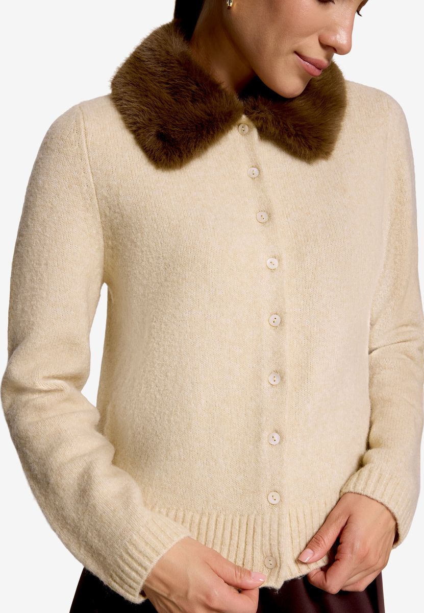 Strickjacke mit Kunstfellkragen