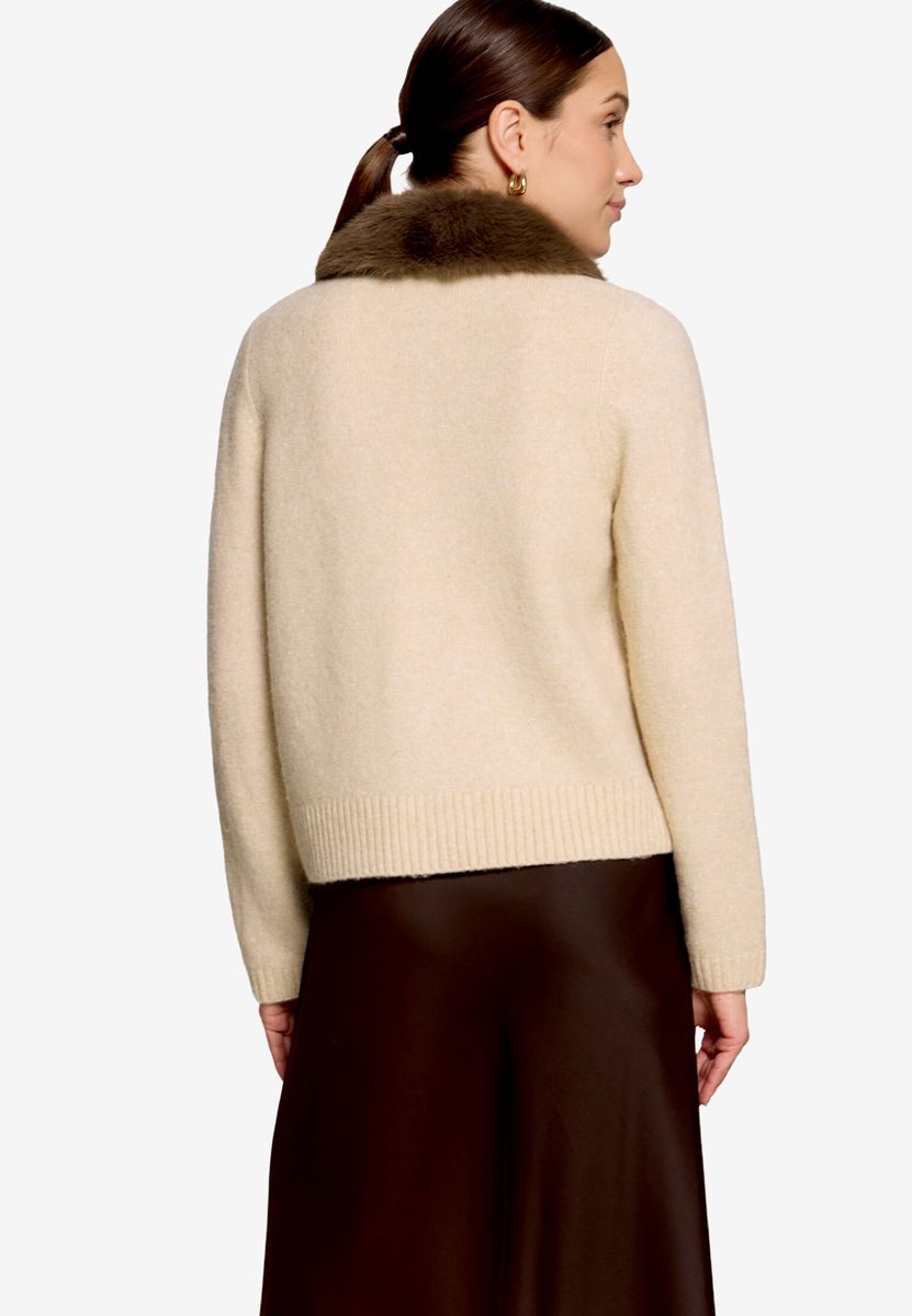 Strickjacke mit Kunstfellkragen