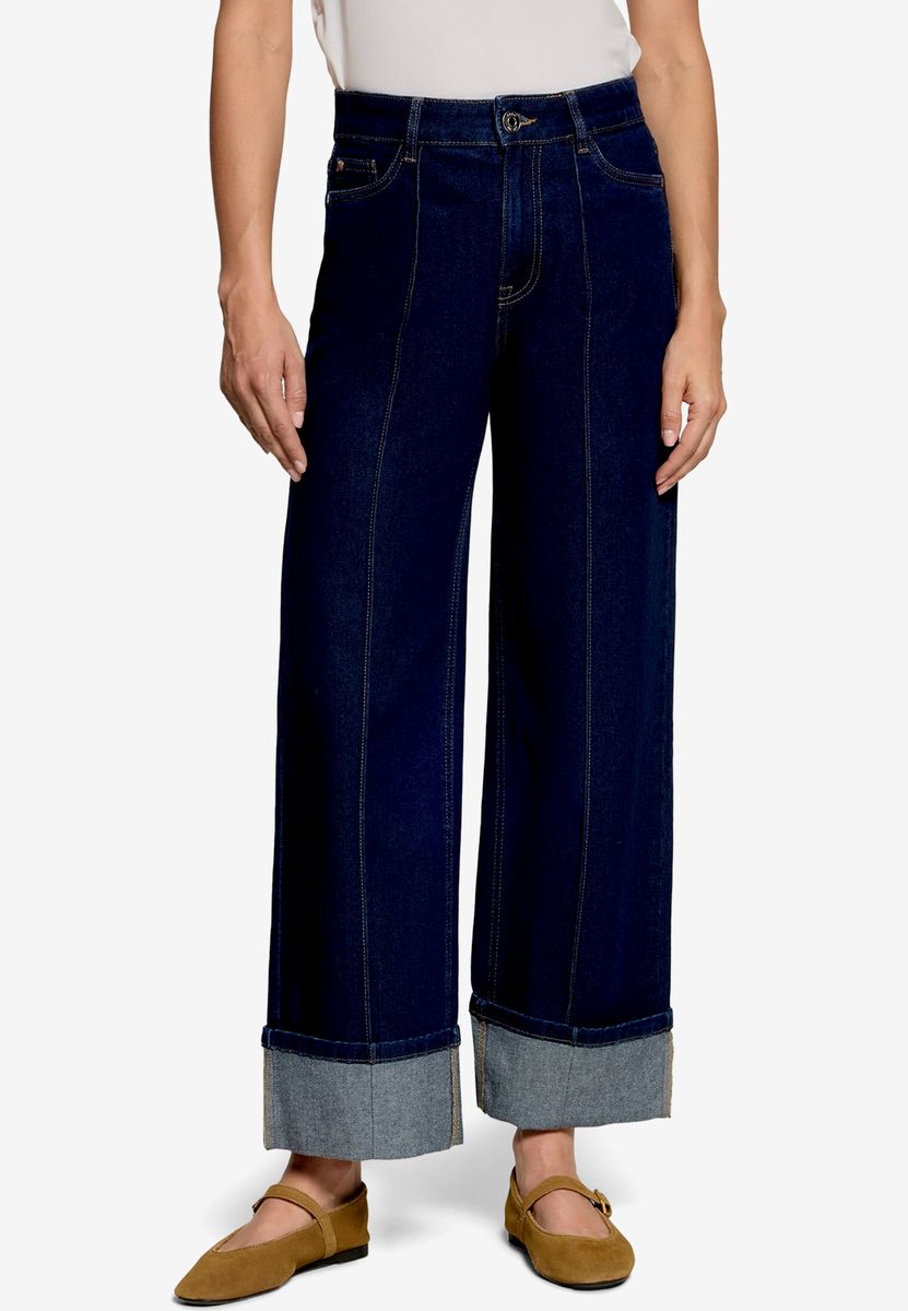 Weit geschnittene Jeans mit breitem Umschlag