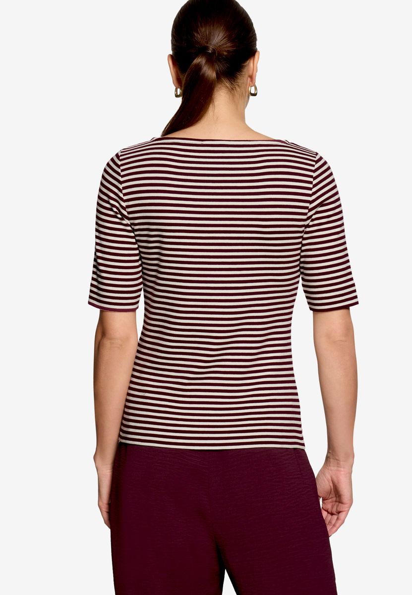 Gestreiftes Shirt mit U-Boot-Ausschnitt