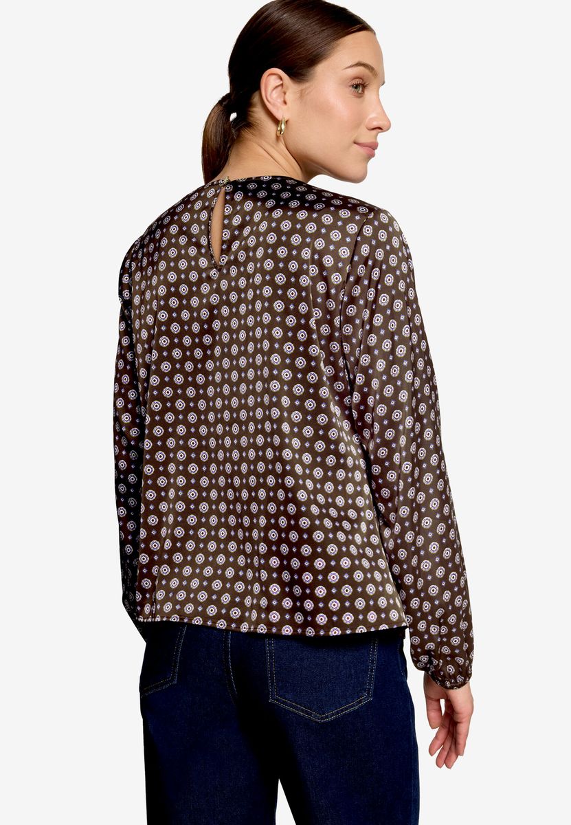Satinbluse mit geometrischem Muster
