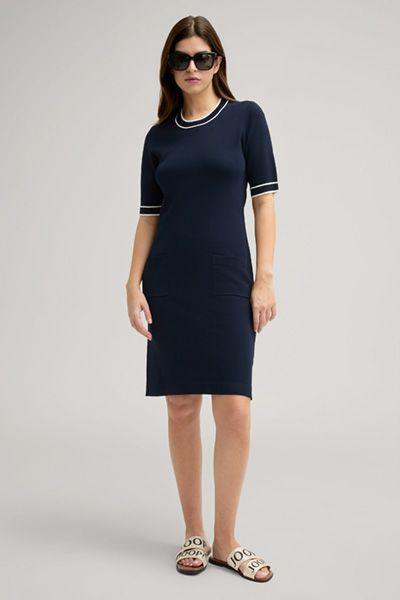 Kurzarm-Strickkleid mit Kontrastdetails