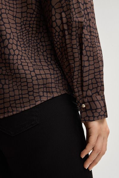 Fließende Satinbluse mit Animal-Print