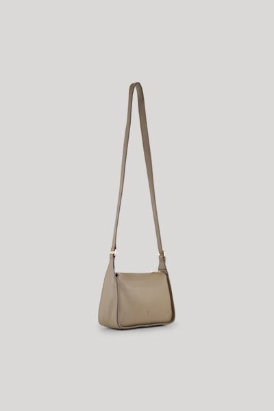 Schultertasche aus genarbtem Leder