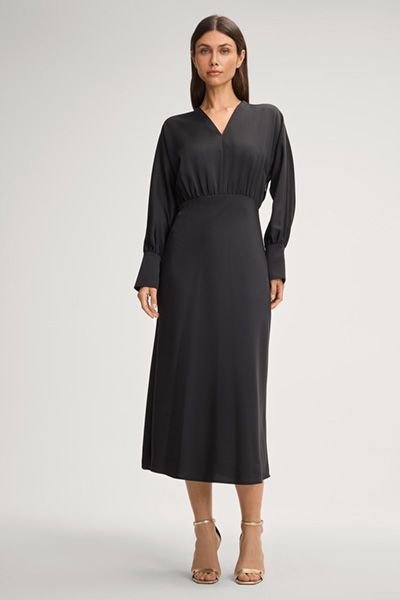 Elegantes Satin-Midikleid mit gesmokter Taille