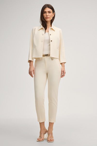 Elegante kurze Blazerjacke mit Goldknöpfen
