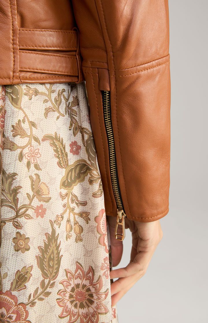 Asymmetrische Bikerjacke mit Gürtel