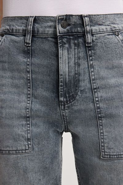 Straight-Leg-Jeans mit aufgesetzten Taschen