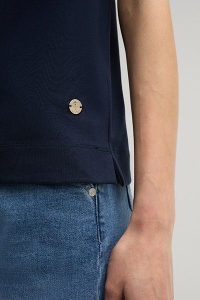 Baumwoll-Shirt mit dekorativen Schulterknöpfen