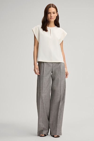 Minimalistisches Crêpe-Blusenshirt mit Ausschnitt