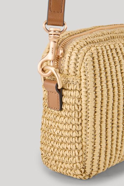 Crossbody-Tasche aus Raffia-Geflecht